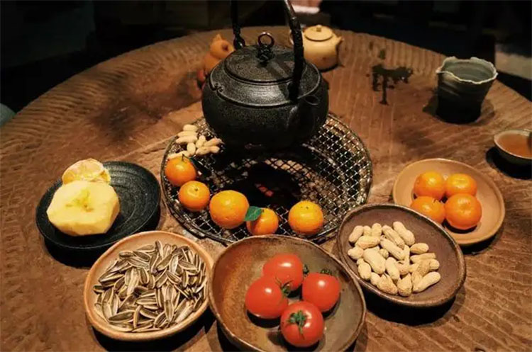 圍爐煮茶：起一爐火，煮兩碗茶，聊三餐四季，話(huà)五谷豐登(圖1)